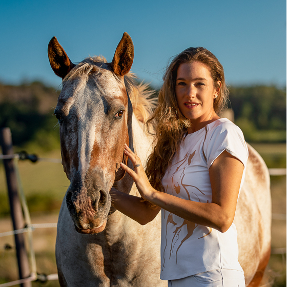 W SPIRIT TRIČKO S KONĚM - produktová fotografie, jezdecká trička s koněm HORSE Spirit
